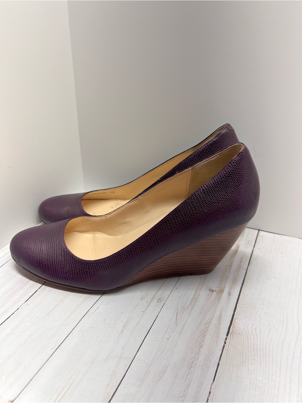 Cole Haan Lainey Dark Plum Textured Leather Wedge Pumps Size 10.5 - Picture 5 of 9